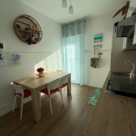 Lella Sea House شقة *